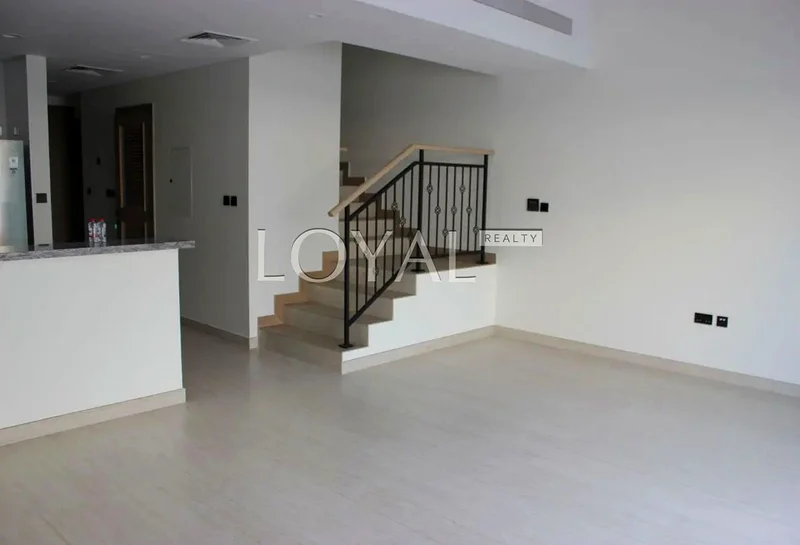 جديد بالكامل / بالقرب من وسائل الراحة / مطبخ مجهز63725914124033110