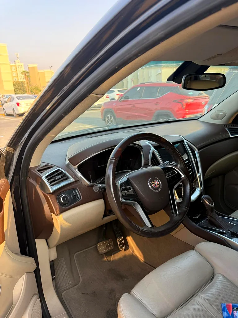 Cadillac SRX 2014 -Black for Sale 15,000 AED63620190226817113