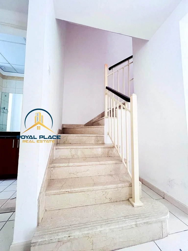 WELL MAINTAIN /  VACANT /  CLOSE TO POOL and PARK63729125936641113