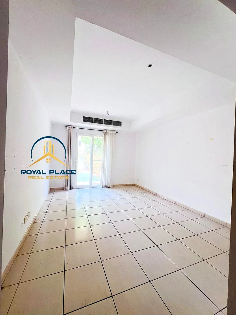 WELL MAINTAIN /  VACANT /  CLOSE TO POOL and PARK63729125936641112