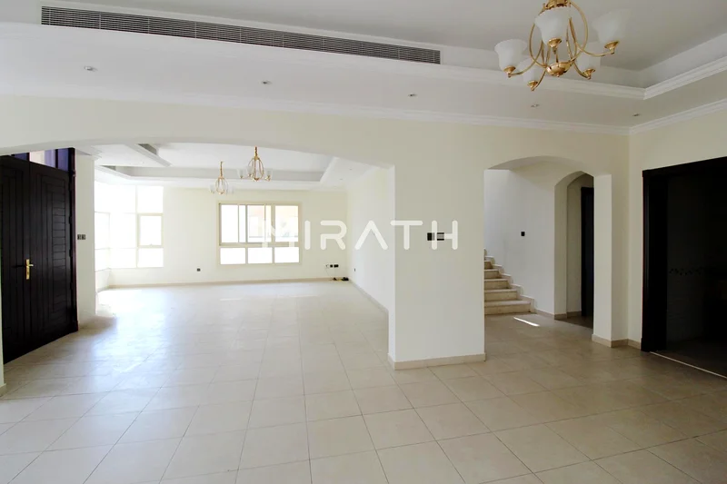 Bright & Modern 5BR Villa with Good Sized Plot63730427325442113