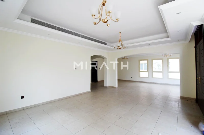 Bright & Modern 5BR Villa with Good Sized Plot63730427325442114