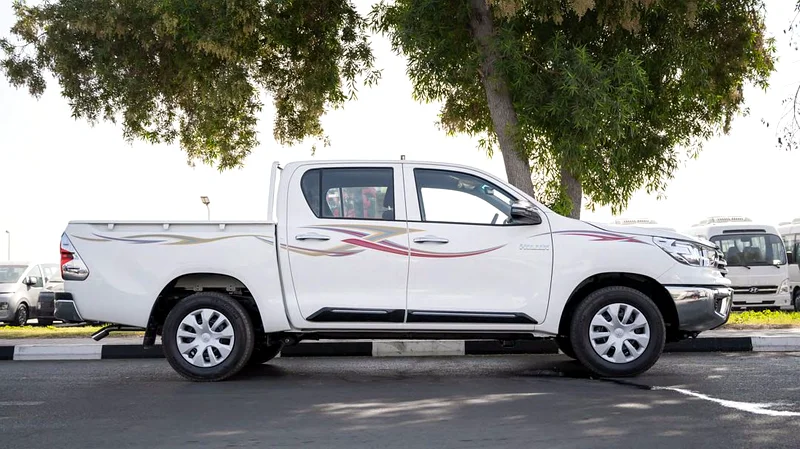 TOYOTA HILUX 2.7 AT BASIC 4X2 WHITE 202563612449657859113