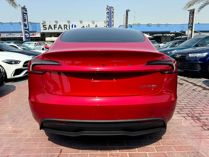 2024. Tesla Model 363612058978818113