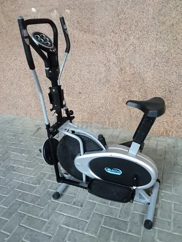 Elliptical cross trainer