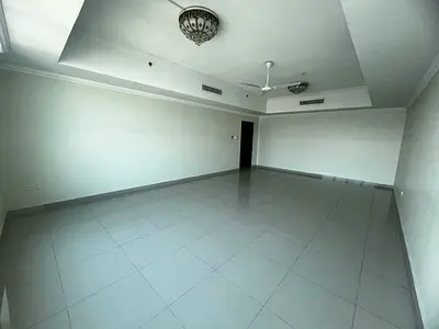 للإيجار – شقة عائلية مميزة بمساحات واسعة مع باركن مجاني