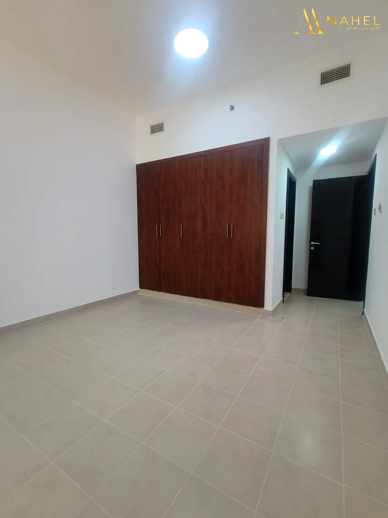 منظر على الواجهة المائية | بالقرب من المترو | تخطيط واسع63775216736257113
