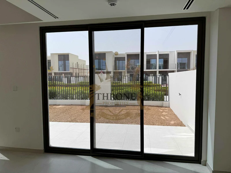 Single Row | Brand New | PRIME LOCATION63734067634179113