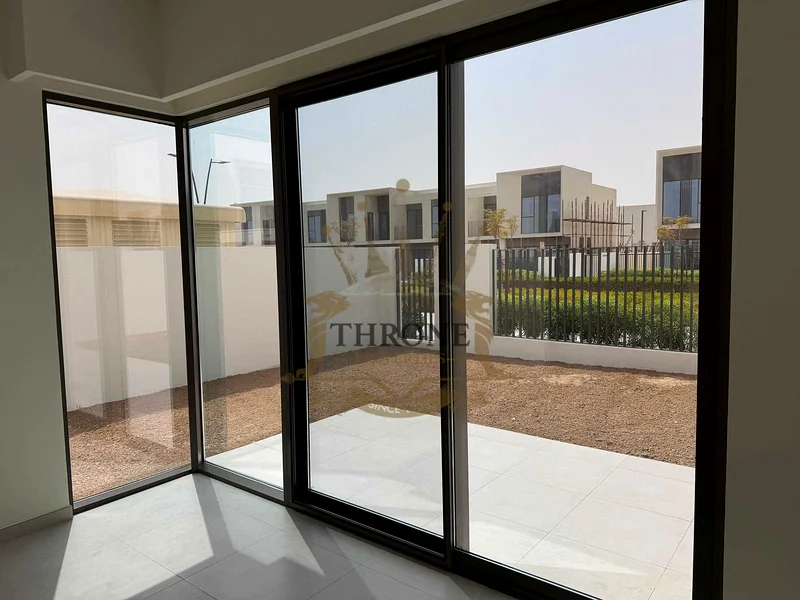 Single Row | Brand New | PRIME LOCATION63734067634179114