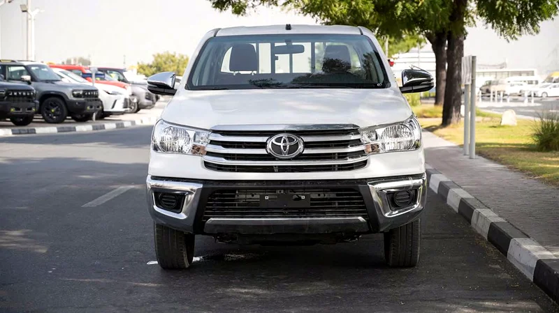 TOYOTA HILUX 2.7 AT BASIC 4X2 WHITE 202563612449657859111