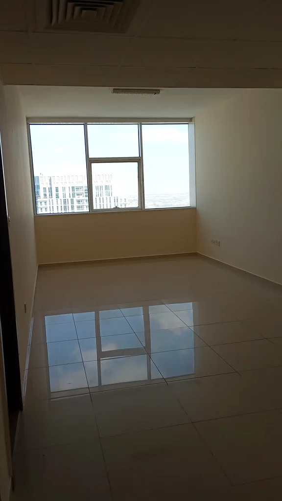 BIG STUDYO WITH BIG KITCHEN NEXT TO SAHARA MALL EXIT DUBAI BYS F-22 F23 F2463707133547265110