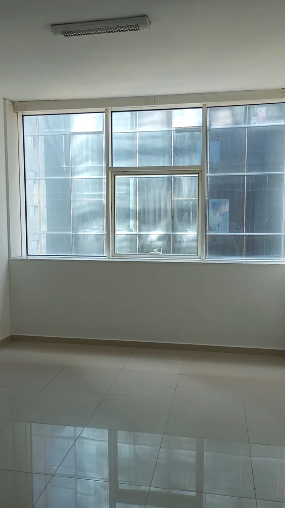 BIG STUDYO WITH BIG KITCHEN NEXT TO SAHARA MALL EXIT DUBAI BYS F-22 F23 F2463707133547265113