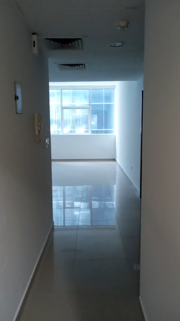BIG STUDYO WITH BIG KITCHEN NEXT TO SAHARA MALL EXIT DUBAI BYS F-22 F23 F2463707133547265111