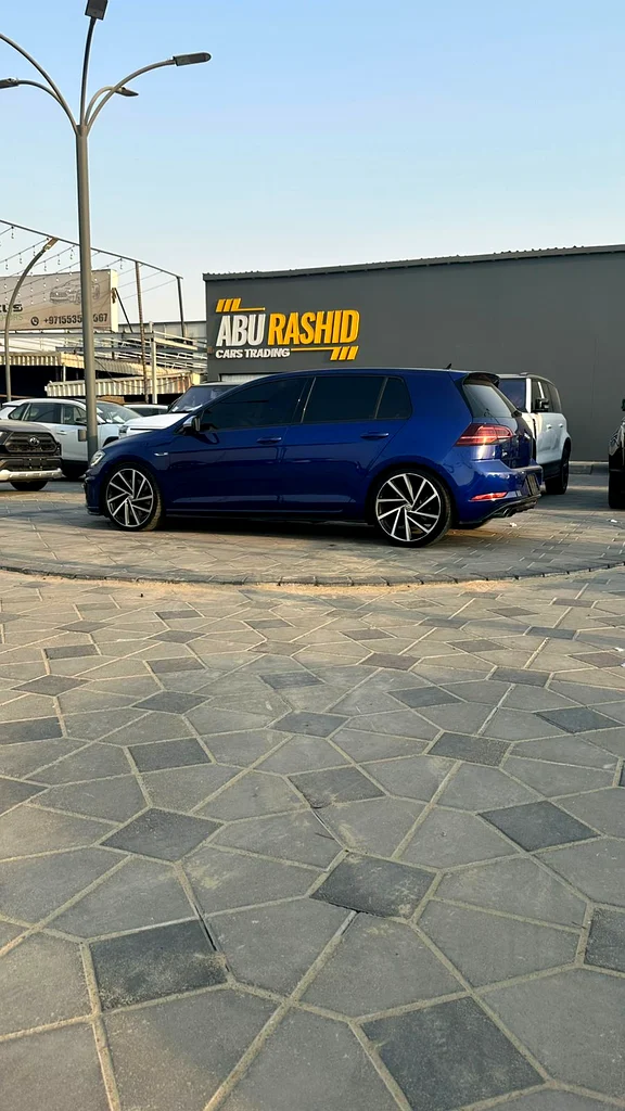 2018 Volkswagen Golf R – Powerful Performance Hatchback63612061974401111