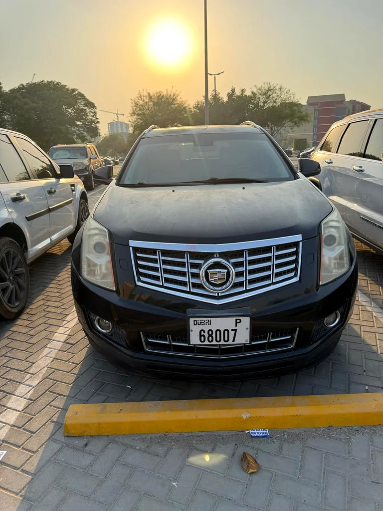Cadillac SRX 2014 -Black for Sale 15,000 AED63620190226817111