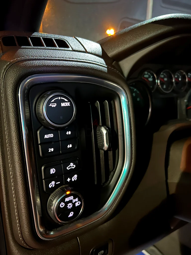 Chevrolet Silverado Trail Boss/ GCC/ Low Km63612066858497114