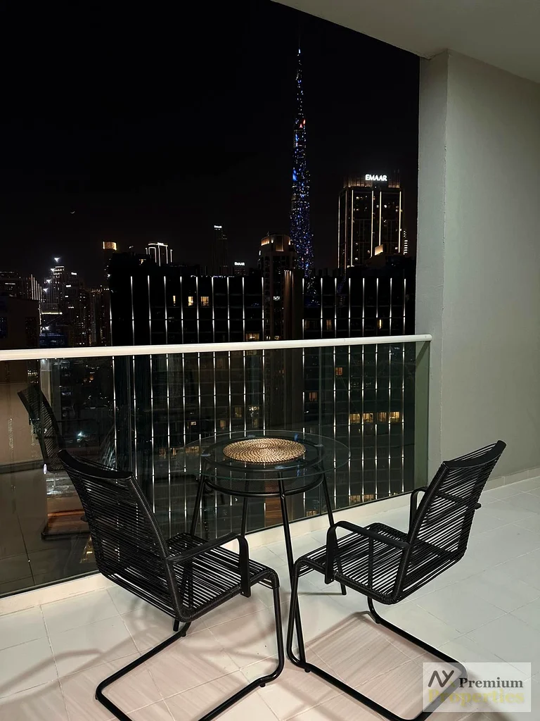 شقة مفروشة بالكامل بغرفتين نوم في الطابق العالي مع إطلالة على برج خليفة للإيجار في ريفا63792778922242112