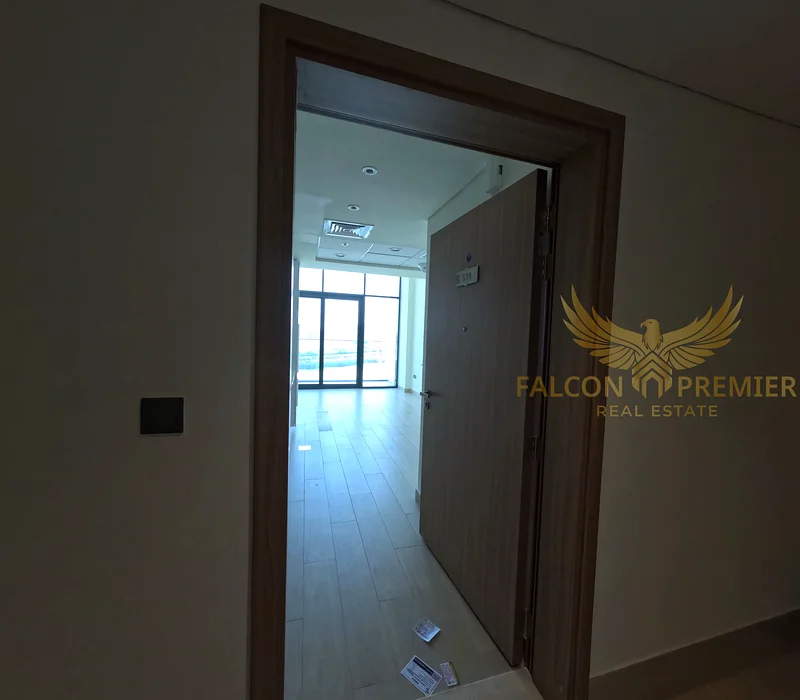 شقة واسعة من غرفة نوم واحدة مع شرفة خاصة63977540235907111