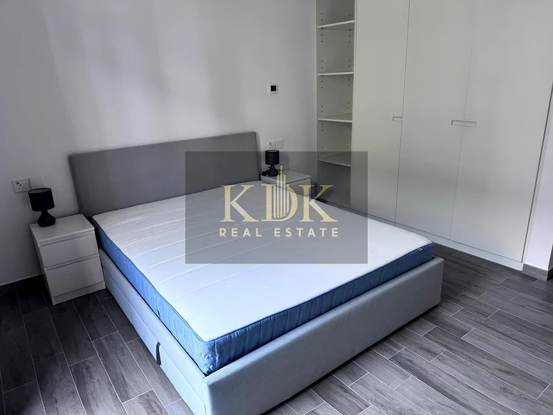 شقة واسعة من غرفة نوم واحدة مع مطبخ مجهز بالكامل ومفروشة بالكامل63789270578435111