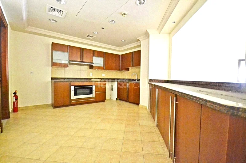 Unfurnished | Mid October | 3 Parking Spaces63752758984962114