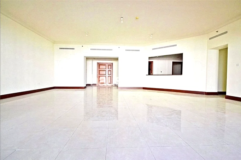 Unfurnished | Mid October | 3 Parking Spaces63752758984962111