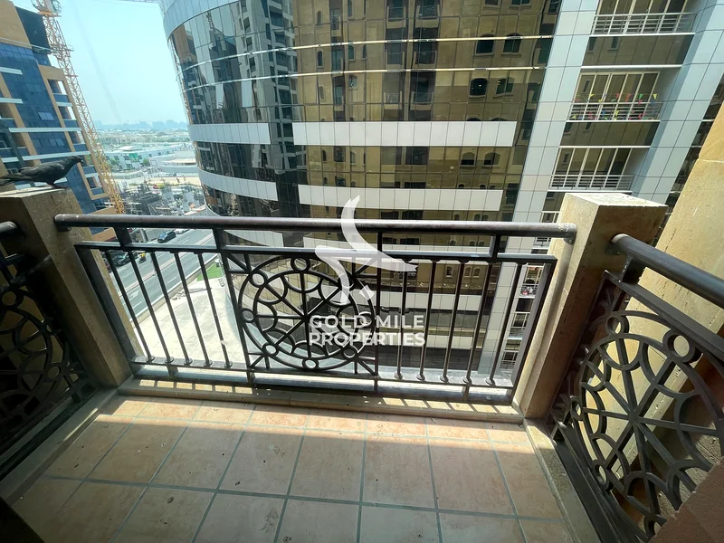 شقة جميلة من غرفتي نوم مقابل مول الإمارات63744152646530114