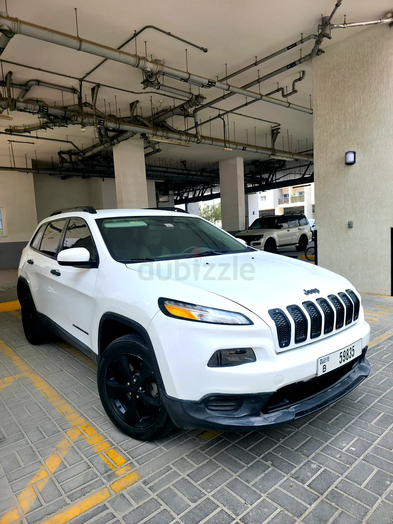 Jeep Cherokee V6 GCC Spec 201763612070543746110