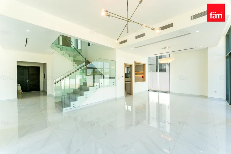 Corner | Hot Unit | Large Villa | Privacy63763385432449112