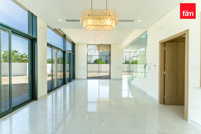 Corner | Hot Unit | Large Villa | Privacy63763385432449111