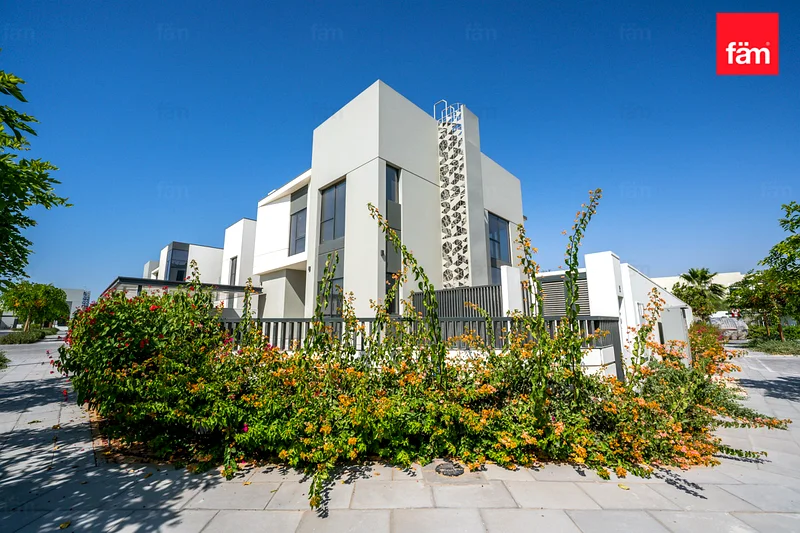 Corner | Hot Unit | Large Villa | Privacy63763385432449110