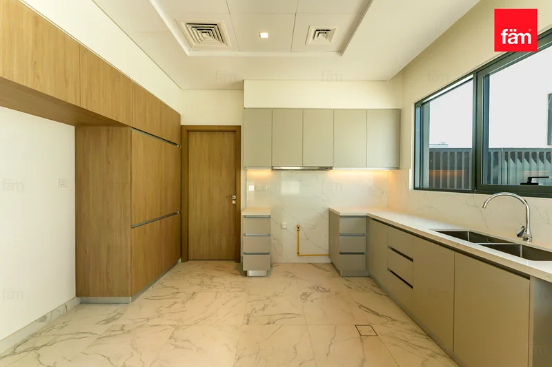 Corner | Hot Unit | Large Villa | Privacy63763385432449113
