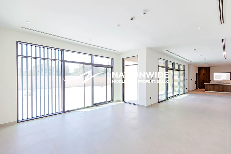 Vacant Now| Single Row 4BR| Mid Unit| Prime Area63624966323330111