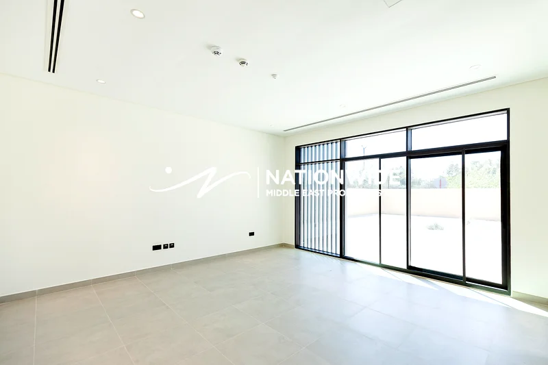 Vacant Now| Single Row 4BR| Mid Unit| Prime Area63624966323330114