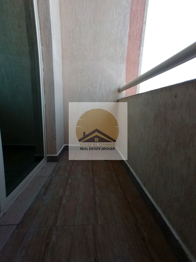 شقة واسعة من غرفة نوم واحدة وصالتين وحمامين مع شرفة وجميع وسائل الراحة في النهدة دبي بالإيجار 55 ألف درهم63756782514305113