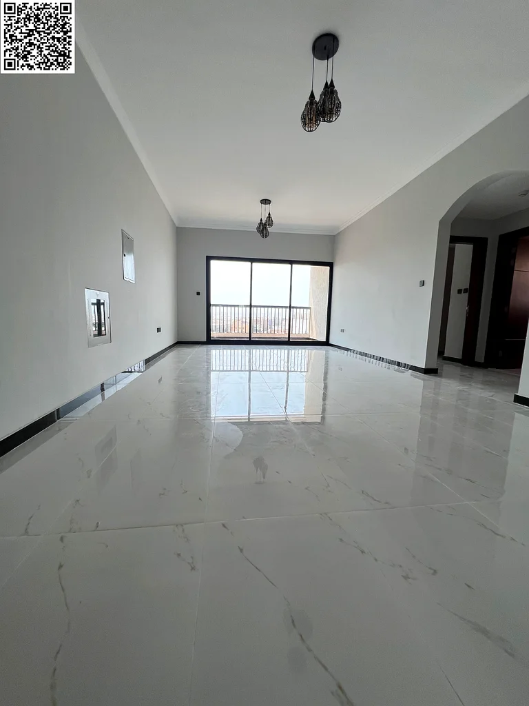 الشقة الأكبر والأكثر أناقة، بغرفتي نوم، الطابق الأول، المويحة 3، شارع المدارس، مع 3 حمامات، خزائن مدمجة، تكييف مركزي63715301693827112