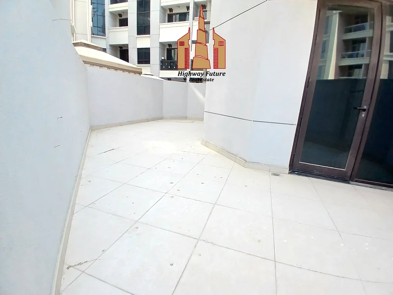 شقة بغرفتي نوم بمساحة حرة لمدة شهر مع تيريس63704145495555111