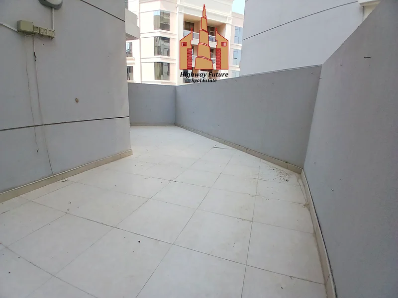 شقة بغرفتي نوم بمساحة حرة لمدة شهر مع تيريس63704145495555110