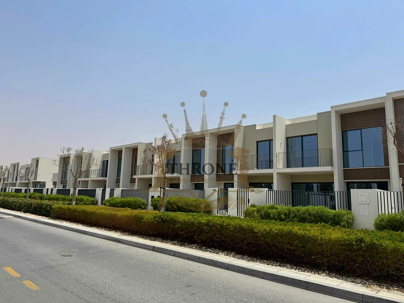 Single Row | Brand New | PRIME LOCATION63734067634179110
