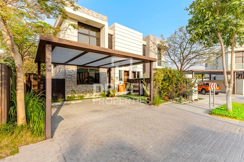 Single Row | Upgraded | Furnished | Best Location63972758968449110