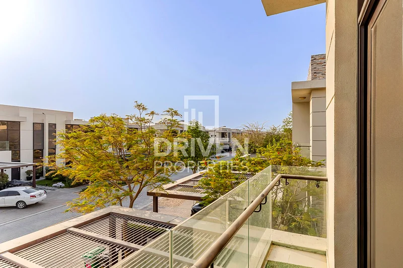 Single Row | Upgraded | Furnished | Best Location63972758968449111