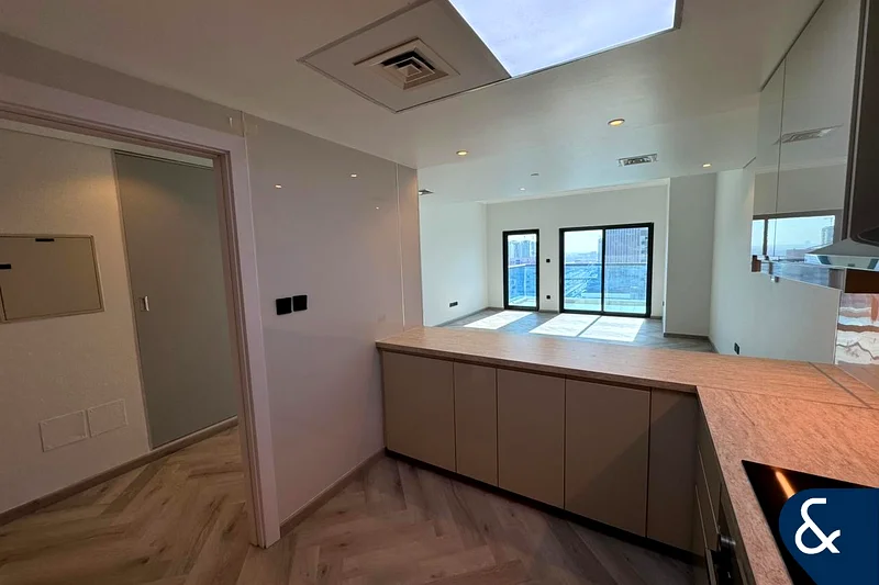 Fully Upgraded | Vacant on Transfer | 2 Bed64036626207746114