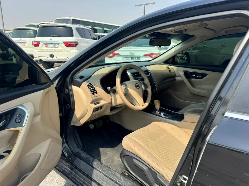Nissan Altima 2015 balck color GCC calen car63613131170947114