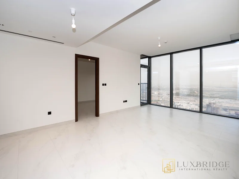 الطابق العالي | شقتان نوم مع غرفة خادمة | فاخرة64018070789505112