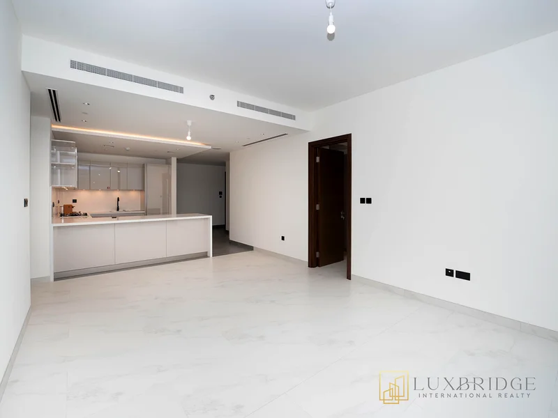 الطابق العالي | شقتان نوم مع غرفة خادمة | فاخرة64018070789505113