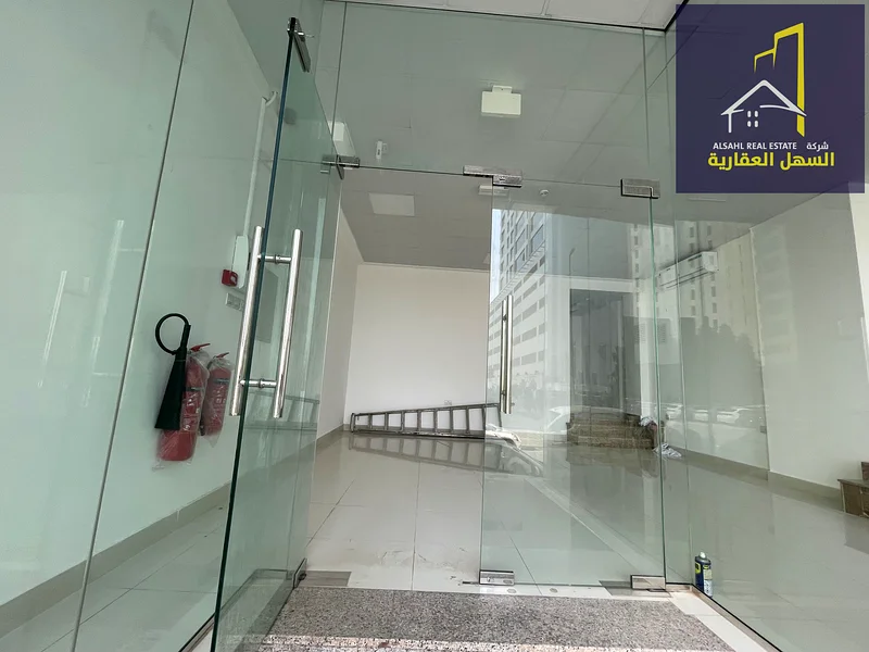 محل مُجدّد بالكامل للإيجار السنوي الموقع: المجاز 1 - الشارقة63816451867907111