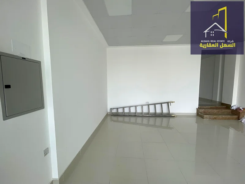 محل مُجدّد بالكامل للإيجار السنوي الموقع: المجاز 1 - الشارقة63816451867907113