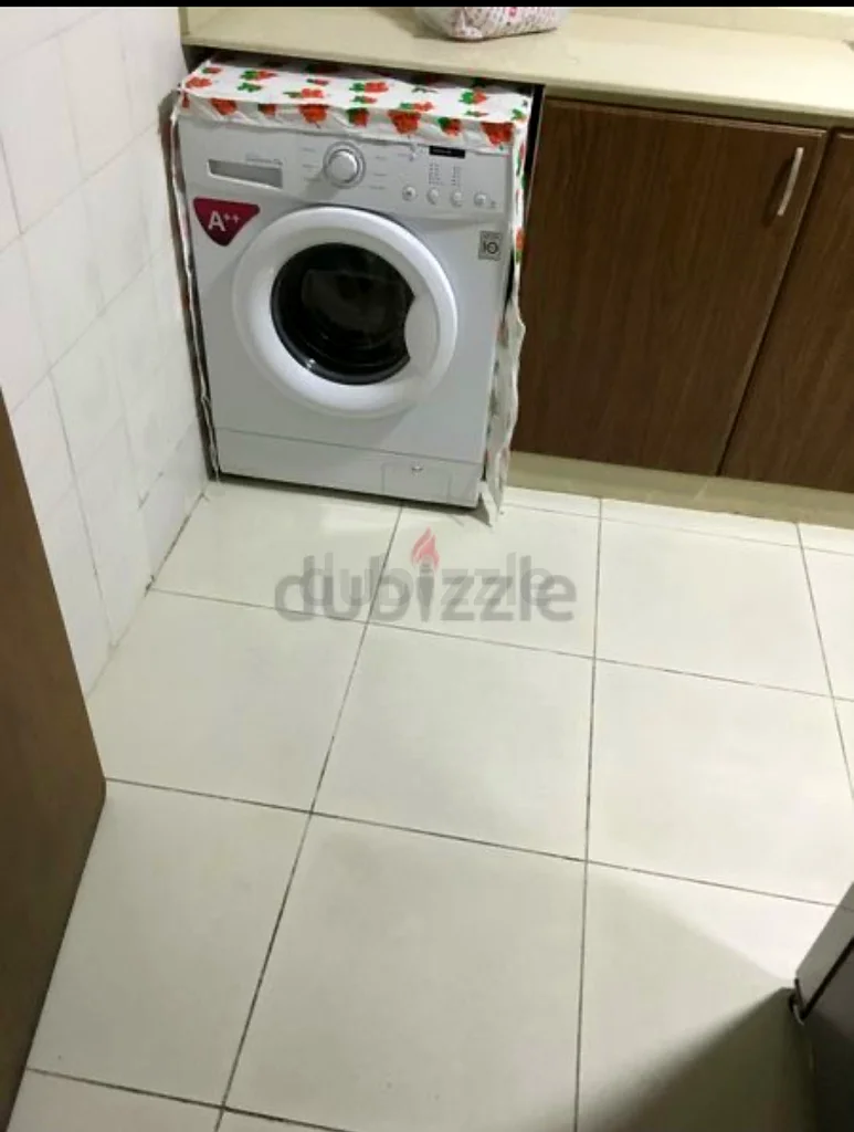 ابوهيل سكن شباب 650 درهم نظيف جدا وراقي بجانب مترو القياده63797193501698111