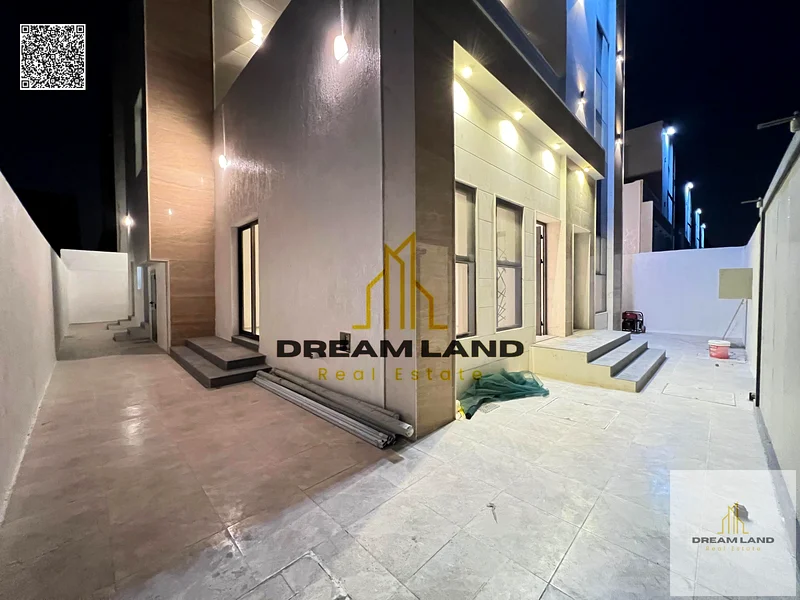 Directly from the owner, at a price including registration and ownership fees. Freehold for all nationalities.63905480310786112