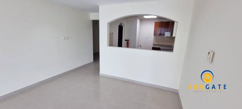 شاغرة، طابق عالي، بالقرب من المترو63805080041345112