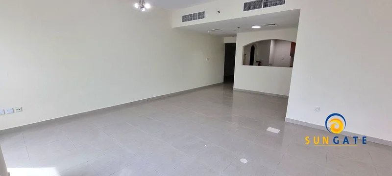 شاغرة، طابق عالي، بالقرب من المترو63805080041345111